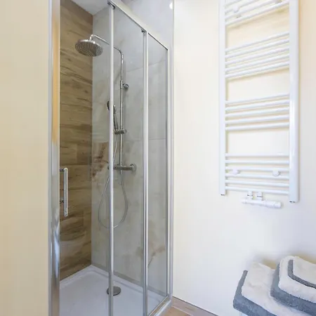 Pensjonat De Luxe Tokyo A Sale De Bain Privee Check In Autonome Cuisine Partagee Liège