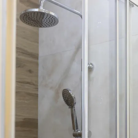 Climatisee Tokyo A Sale De Bain Privee Check In Autonome Cuisine Partagee 3*